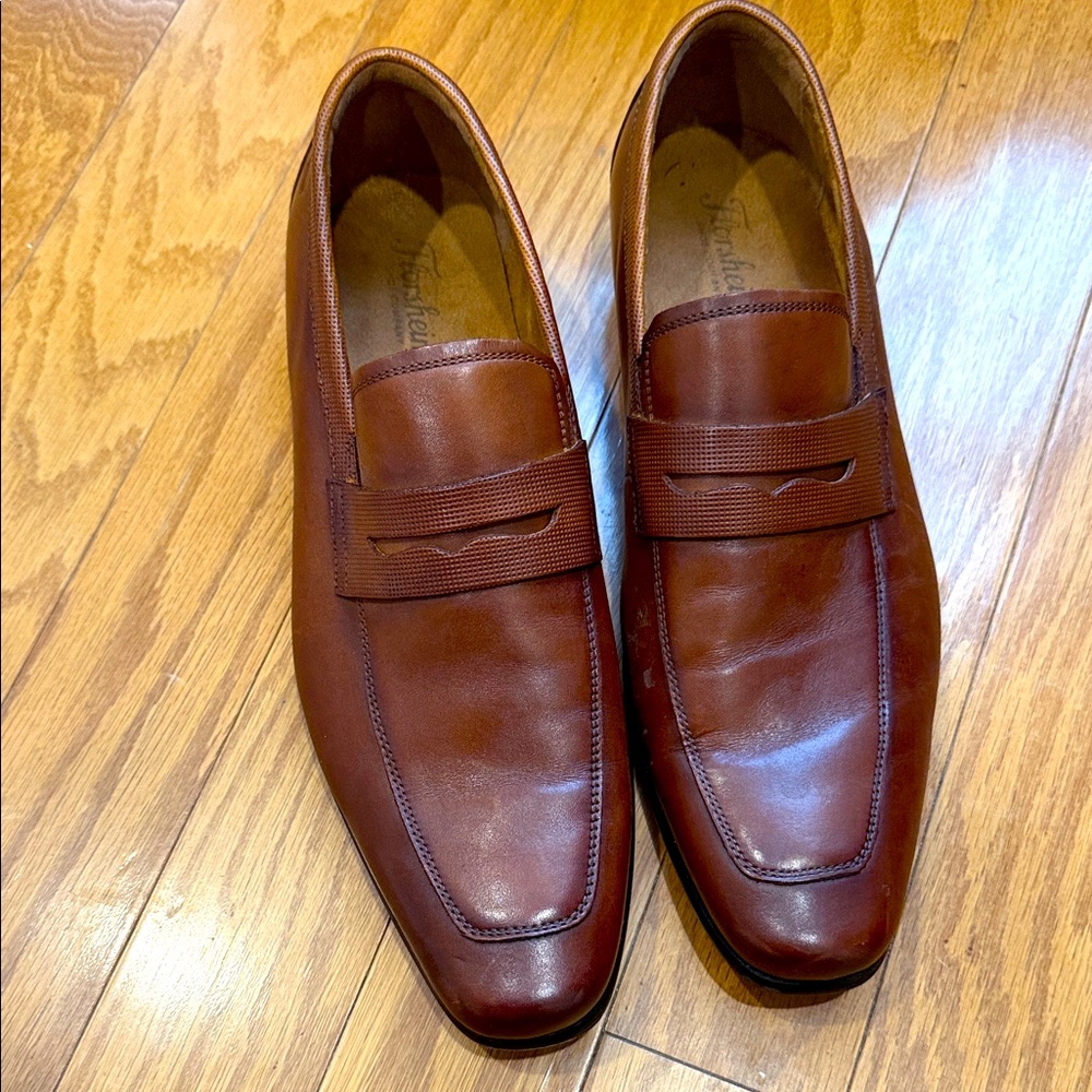 Men’s 11 Florsheim leather dress shoes